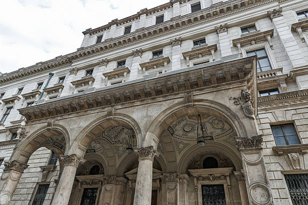 istock Facade of the Budapest Opera building 522333274