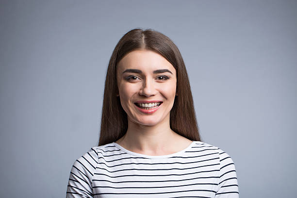 istock Positive girl standing isolated on grey background 522333354