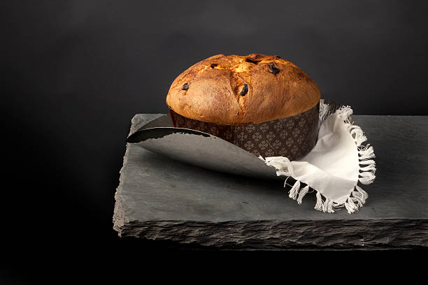 panettone milanese - fruitcake christmas cake cake raisin foto e immagini stock