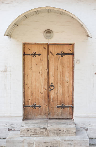 istock Historical Ornate Wooden Door 522344335