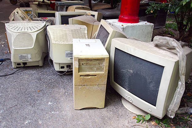 istock Dismantled computer parts for electronic recycling 522347577