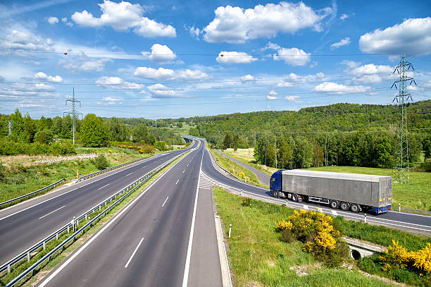 입력 판매차 대한 ��엠티 아스팔트 도로 있는 곳입니다. - two lane highway multiple lane highway construction frame transportation 뉴스 사진 이미지