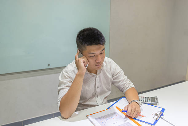 istock Asian employee answer a call of customer 522371282