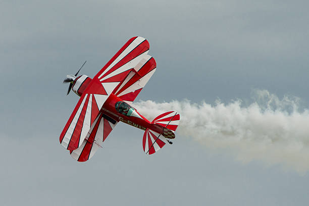 pitts специальные aerobatic самолетов - pitts стоковые фото и изображения