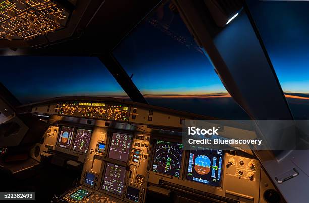 Jetflugzeuge Cockpit Stockfoto und mehr Bilder von Cockpit - Cockpit, Nacht, Flugzeug