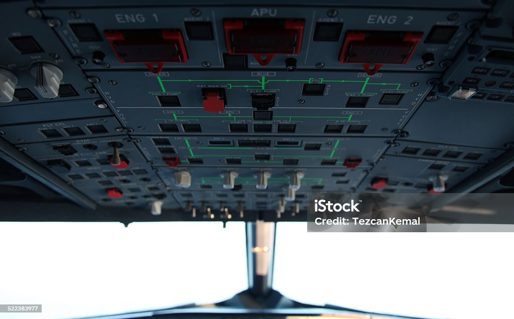 Cabina De Piloto Aviones Y El Panel De Control Foto de stock y más ...