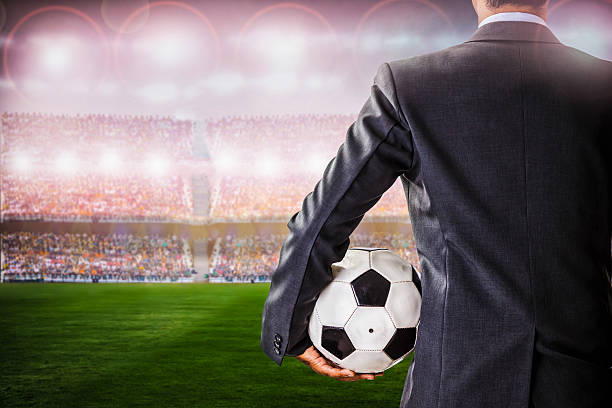 gerente de fútbol en el estadio contra los partidarios - suit soccer men sport fotografías e imágenes de stock
