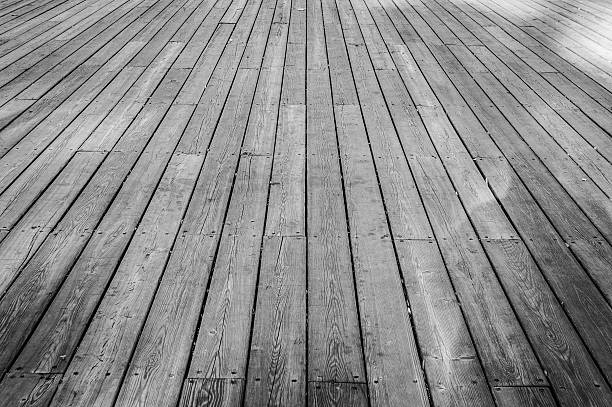istock Old and rust grunge wooden plank as background 522385546