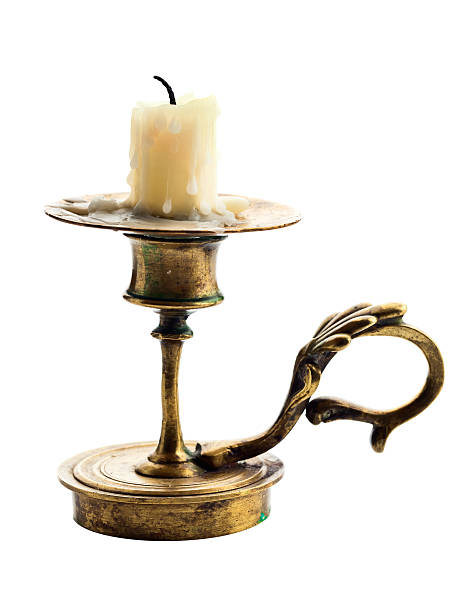 candlestick con velas aisladas en blanco - candlestick holder fotografías e imágenes de stock