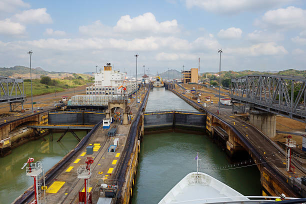 첫 번째 머리칼 의 파나마운하 메트로폴리스 태평양 - panama canal panama canal construction 뉴스 사진 이미지