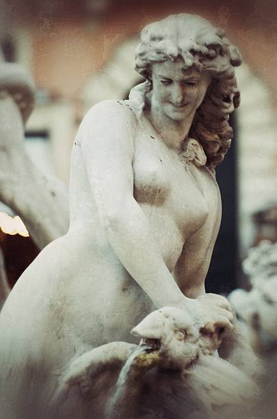 piazza navona, el detalle de la fuente de neptuno, en roma, italia - neptune mythology sculpture roman fotografías e imágenes de stock