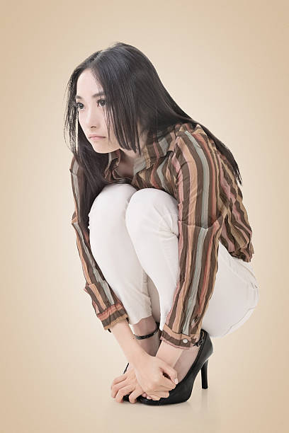 istock Squat pose by sexy Asian beauty 522418889