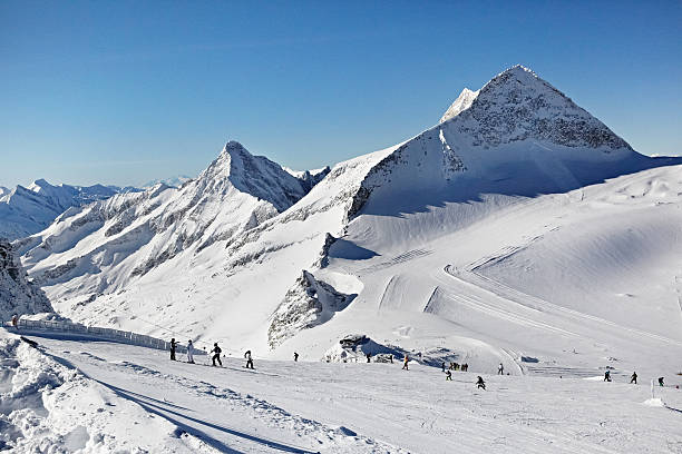 istock Mountains ski resort - Alps Austria 522433559