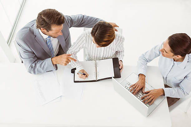 istock Business people with laptop and diary at office 522433787