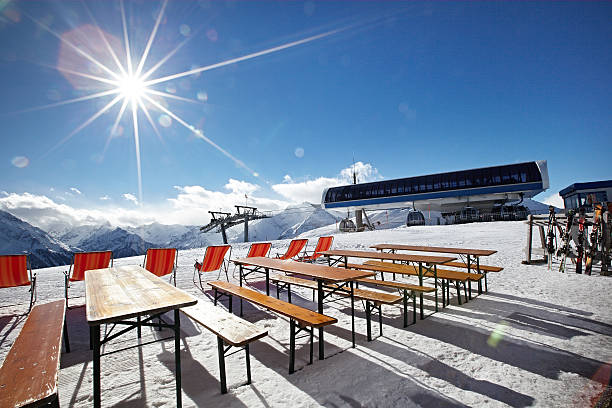 góry ski resort, alpy, austria — - skiing snow ski slope sunlight zdjęcia i obrazy z banku zdjęć