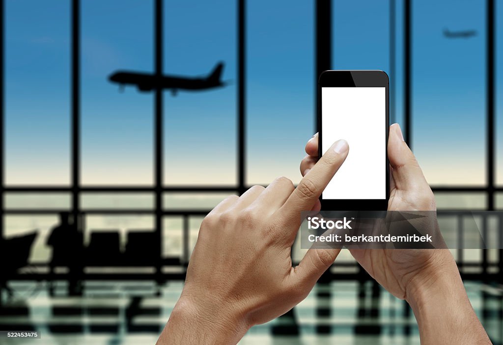 Hand hält smartphone mit Zeigefinger Berühren Sie den Bildschirm - Lizenzfrei Am Telefon Stock-Foto