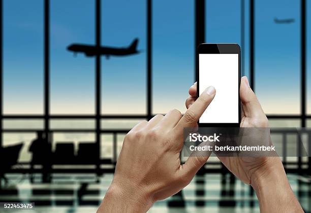 Hand Hält Smartphone Mit Zeigefinger Berühren Sie Den Bildschirm Stockfoto und mehr Bilder von Am Telefon