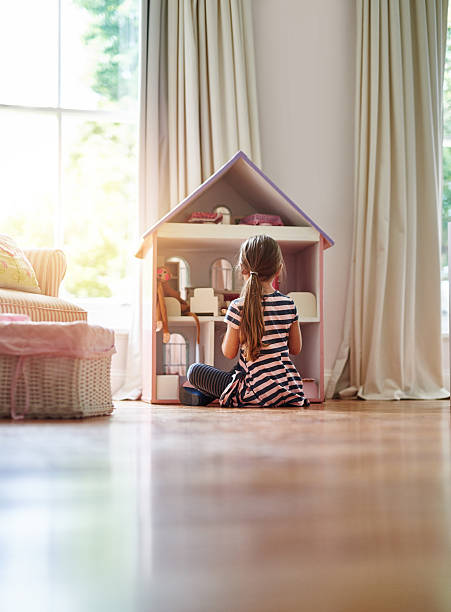 istock Giving her dolls a place to call home 522454104