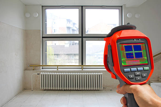 istock Recording Radiator and a window on a building with Thermal Camera 522464142