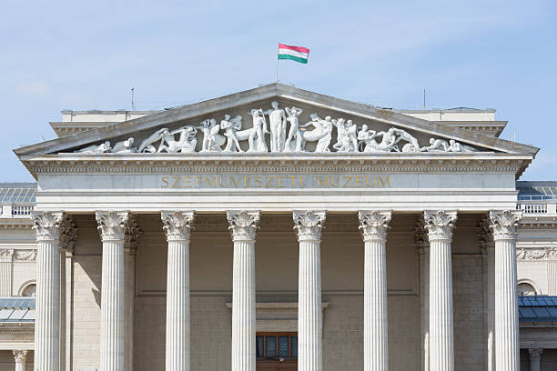 facciata del museo delle belle arti di budapest - colonnade column architecture austria foto e immagini stock