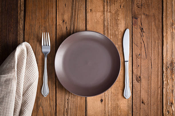 lugar toma directamente por encima de la - silverware fork place setting napkin fotografías e imágenes de stock