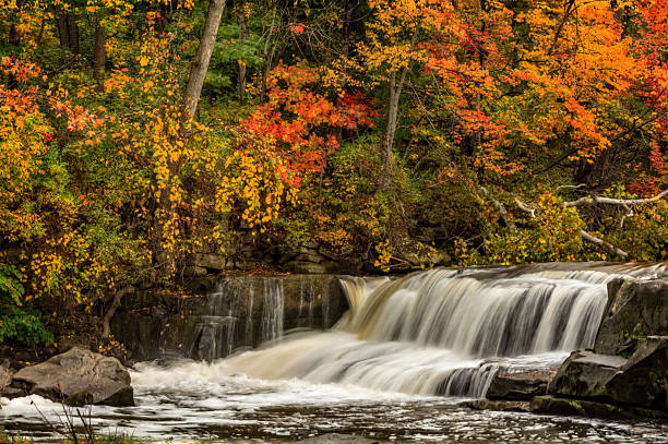 istock Beautiful Berea Falls In Autumn 522475175