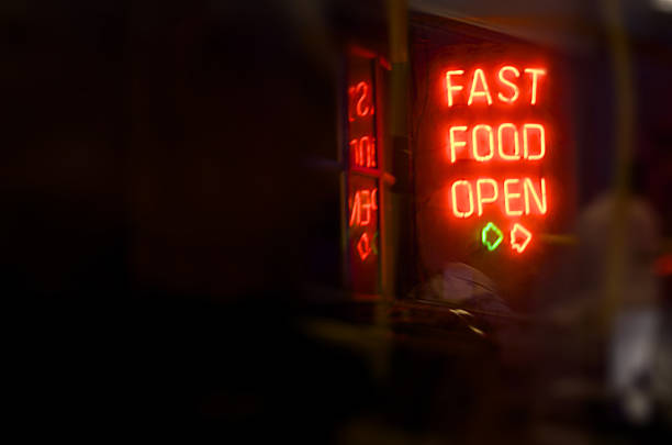 istock Fast Food Open neon sign in the night 522475383