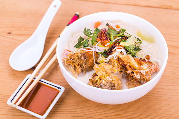 istock Rice vermicelli fried fish head noodle soup, delicacy  in Malays 522475964