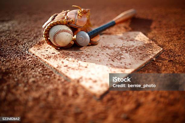 Photo libre de droit de Match De Baseball banque d'images et plus d'images libres de droit de Baseball - Baseball, Balle de baseball, Home Base - Sports