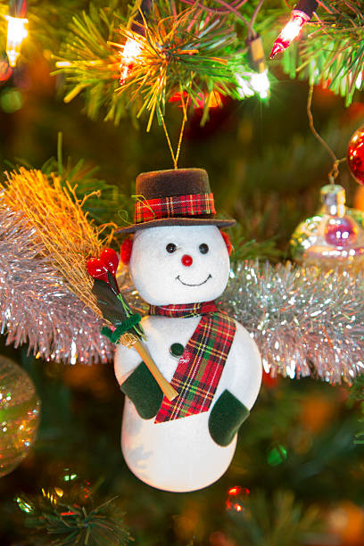 hermoso árbol de navidad muñeco de nieve divertido - cake old fashioned gift women fotografías e imágenes de stock