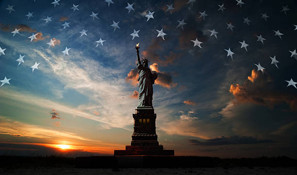 istock Independence day. Liberty enlightening the world 522521657