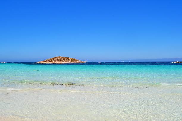 mar mediterraneo.  playa ses illetes, formentera - illetes - fotografias e filmes do acervo