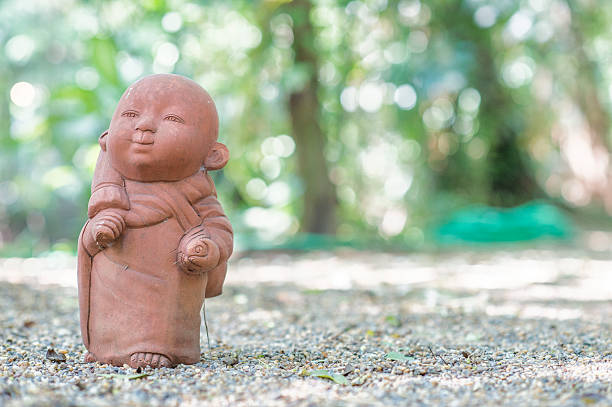 istock Statue neophyte was walking on stone flooring 522535280