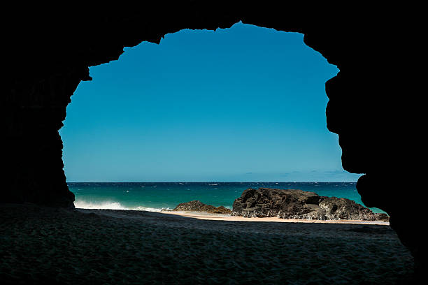 istock Hanakapi'ai Beach by Lava tube cave 522542002