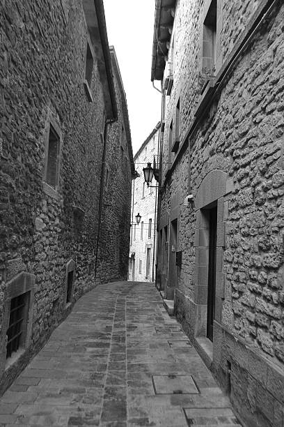 istock Medieval narrow street 522543865