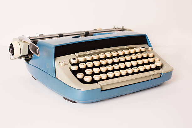 vintage de máquina de escrever manual, azul, fundo em branco - typewriter key typewriter keyboard blue typebar imagens e fotografias de stock