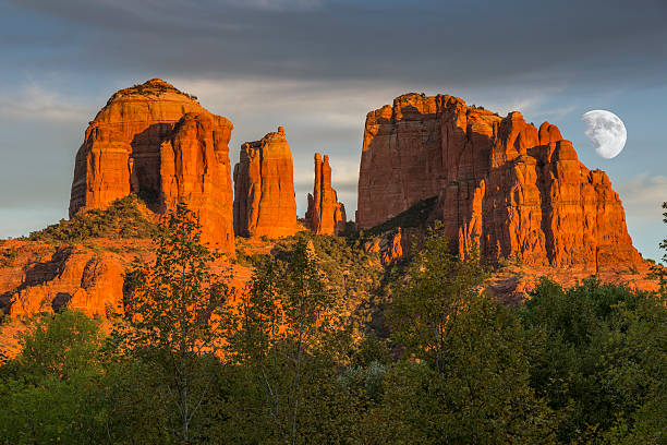 istock Cathedral Rocks at Sunset with Moon 522578803
