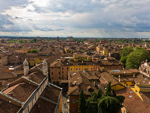 город моденский, средневековый город, расположенный в эмилия-романья - emiliano martinez стоковые фото и изображения
