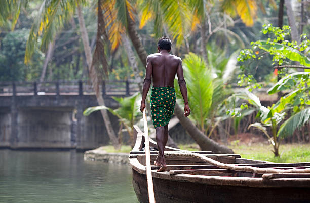 indiano boatman - kollam foto e immagini stock