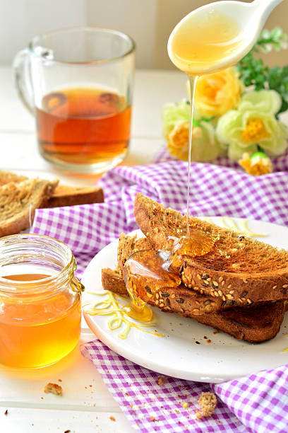 istock Honey poured on toast - breakfast 522622888