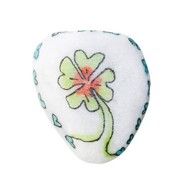 istock Stone with drawing of a clover four and small hearts 522633894