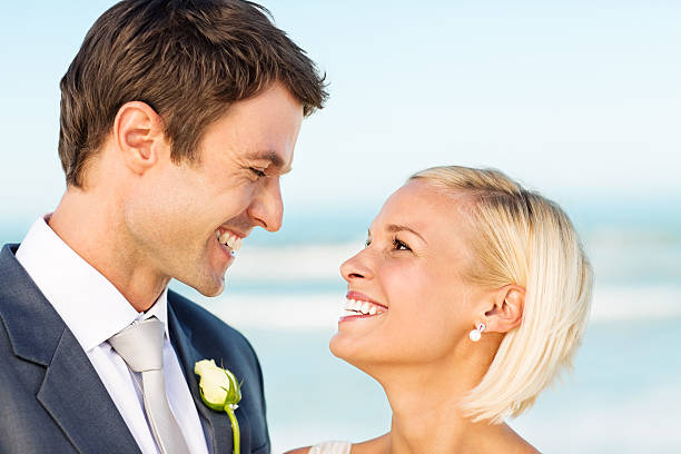 istock Newlywed Couple Looking At Each Other On Beach 522641052