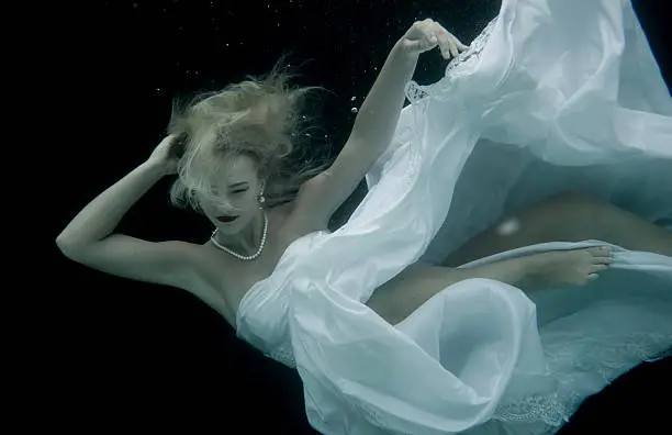 Photo of floating blonde bride