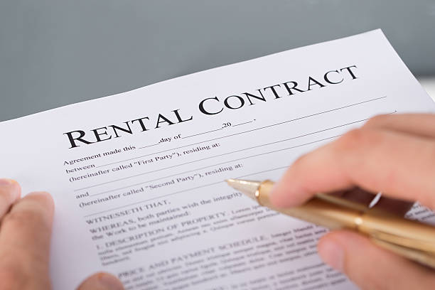 istock Hand filling rental contract 522645673