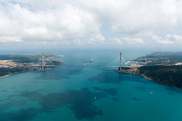 luftaufnahme konstruktion der dritten brücke auf den bosporus, istanbul - sultan selim ii stock-fotos und bilder