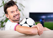 football-fans.jpg?b=1&s=170x170&k=20&c=hy_t7l-MeTPwRoo2biZMqL7Eb2UHvBSKAh9bqWkRovM=