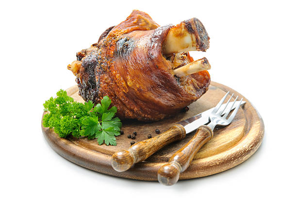 bayerische schweinshaxe - pork hock stock-fotos und bilder
