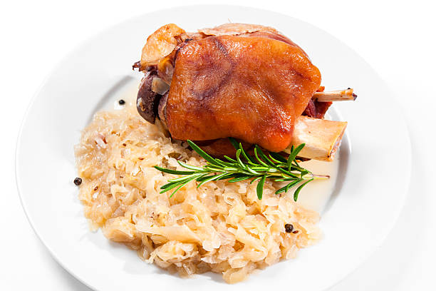 alemão de porco articulação - shank sauerkraut german cuisine pork imagens e fotografias de stock