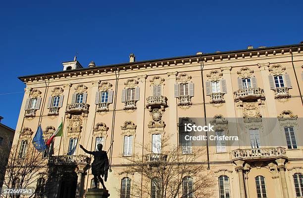 Pavia Municipio E Statua - Fotografie stock e altre immagini di Ambientazione esterna - Ambientazione esterna, Architettura, Cittadina