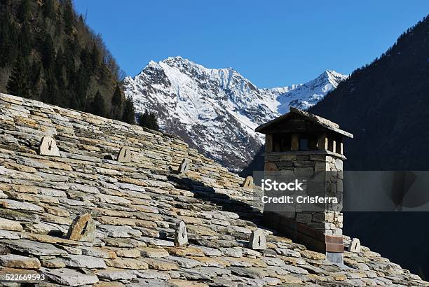 Tetto Di Pietra - Fotografie stock e altre immagini di Alpi - Alpi, Ambientazione esterna, Architettura